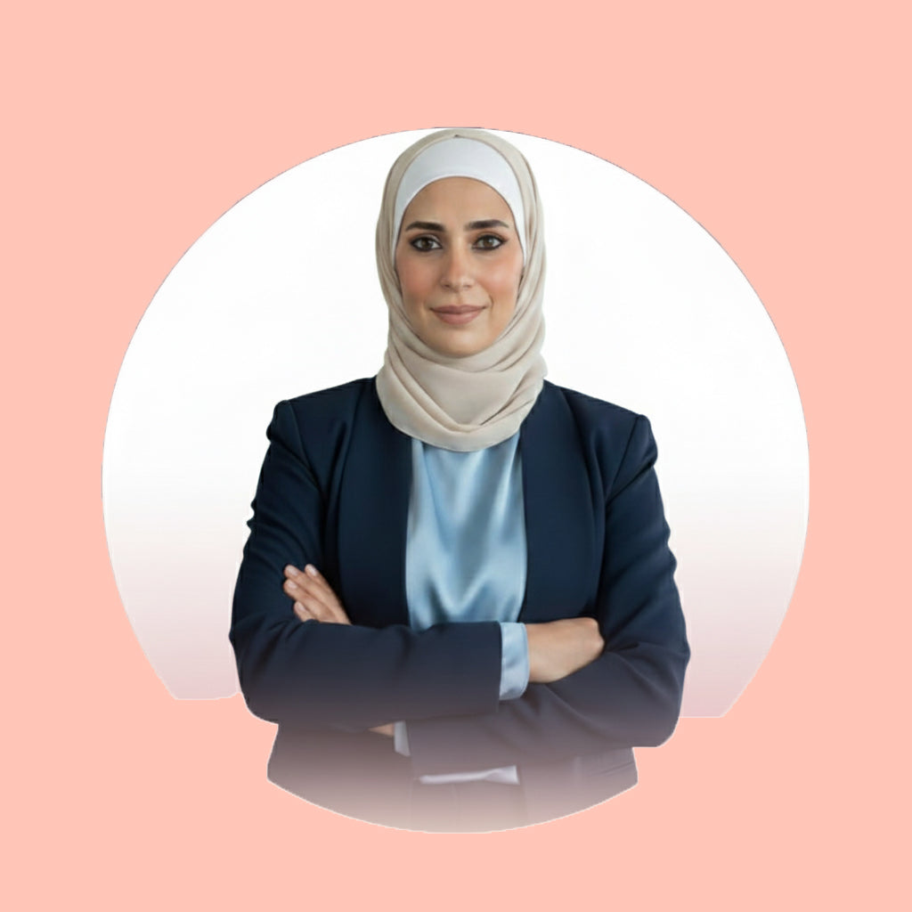 منى عبدالغني خبيرة معتمدة في رعاية الأمومة والرضاعة الطبيعية ممرضة مسجلة متخصصة في الولادة والعناية بالخدج (خريجة 2018)٨ سنوات خبرة في المستشفيات أم لـ ٤ أطفال تجمع بين الخبرة العلمية والعملية